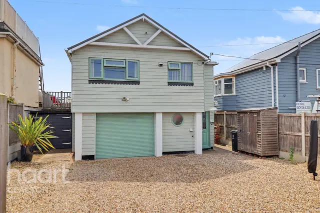 Eastern Promenade, Clacton-On-Sea, CO16, photo 2