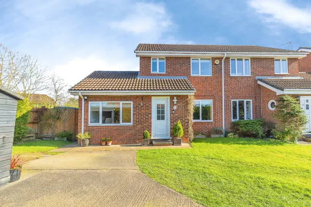 Friary Gardens, Newport Pagnell, photo 1