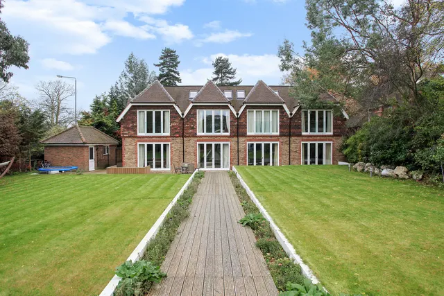 Coombe End Cottage, Warren Road, Kingston upon Thames, photo 1