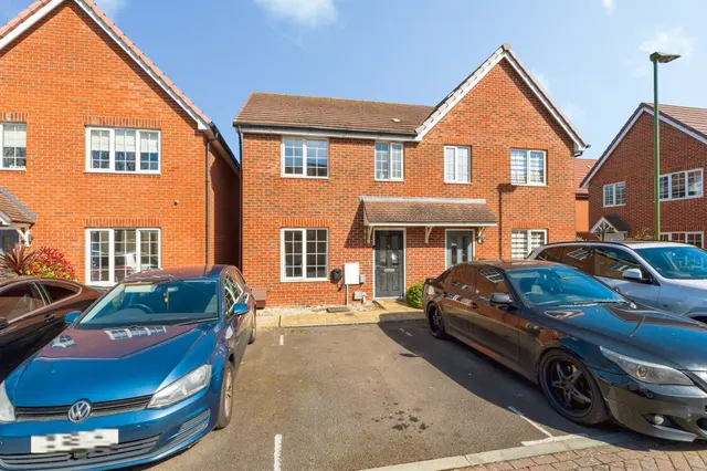 3 bedroom house — Bennett Gardens, Ferring, Worthing