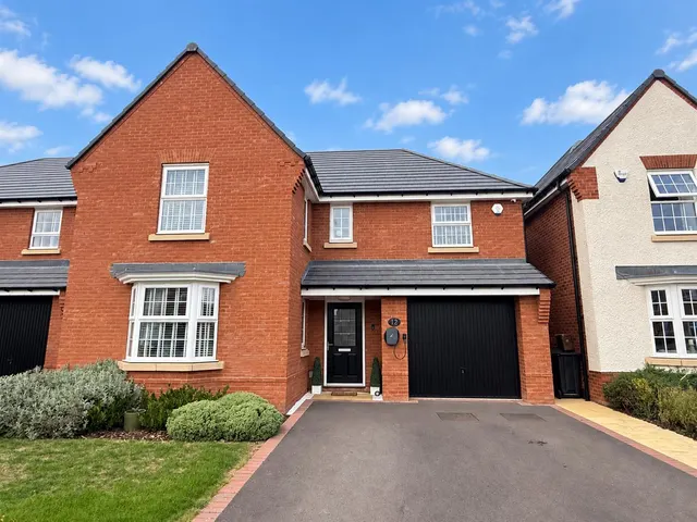 4 bedroom house, Marley Way, Drakelow, DE15