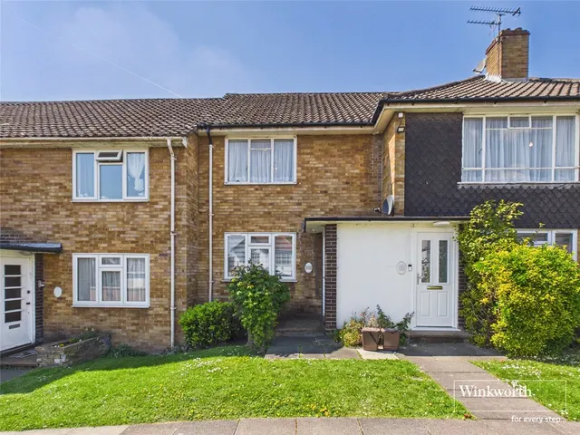 St. Peter's Court, Hendon, NW4, photo 1
