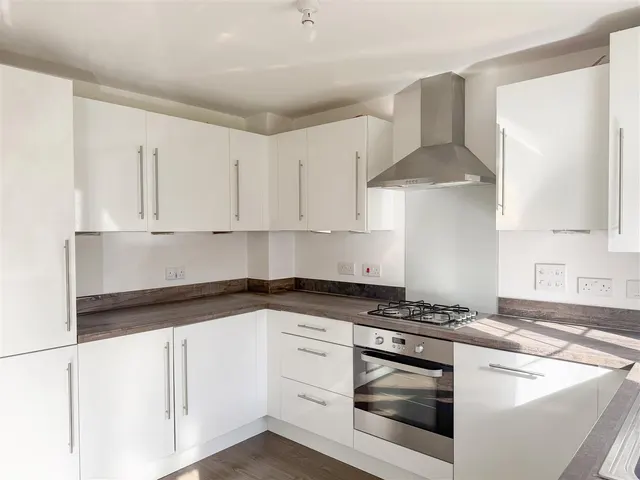 Photo 2 — Gracelands Drive, Bexhill-On-Sea, East Sussex, TN39 4FZ