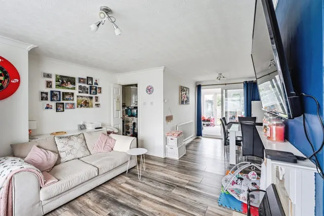 Gainsborough Crescent, Eastbourne, BN23, photo 3