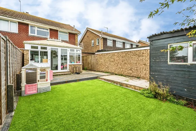 Gainsborough Crescent, Eastbourne, BN23, photo 1