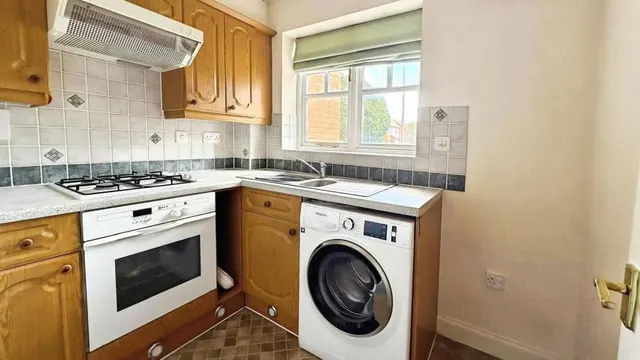Holly Drive, Aylesbury, HP21, photo 3