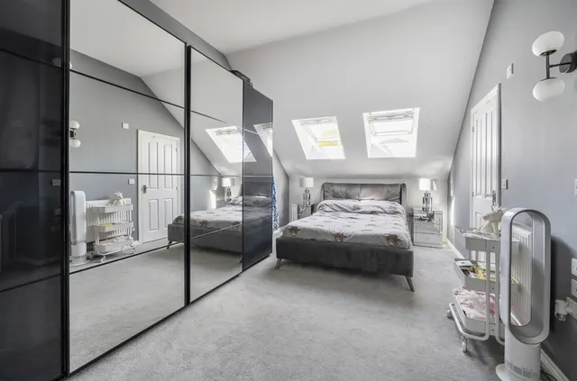 Photo 3 — Montague Mews, Farnham, Surrey, GU9 7GF