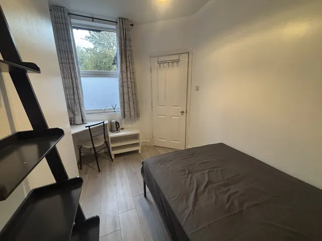 Holme Lane, S6, photo 3