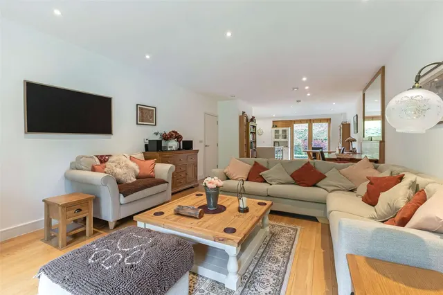 Photo 3 — Cliveden Gages, Taplow, Maidenhead, Buckinghamshire, SL6 0GB