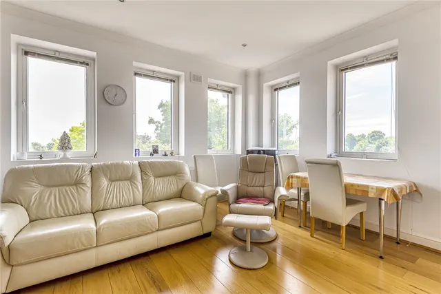 The Broadway, Stanmore, HA7, photo 3