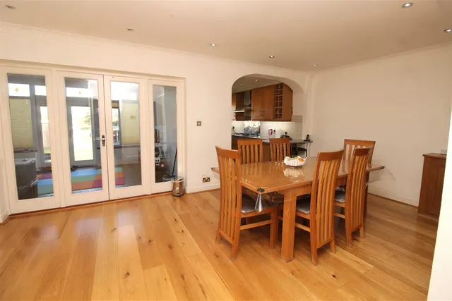 Photo 2 — Sherwood Avenue, Potters Bar EN6 2LE