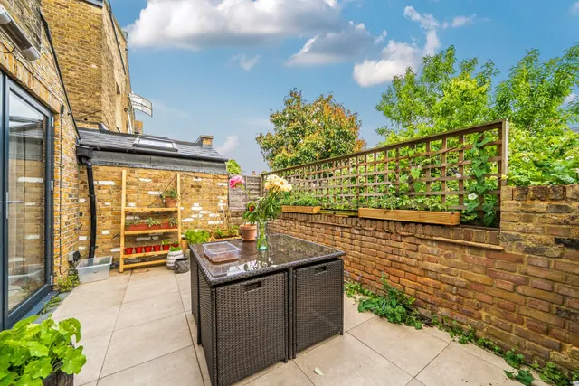 Photo 3 — Danehurst Street, Fulham, London, SW6