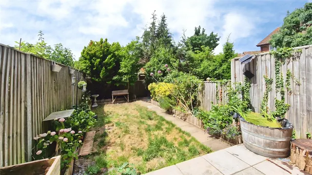 Photo 2 — Angel Place, Binfield, Bracknell, Berkshire, RG42 4DZ