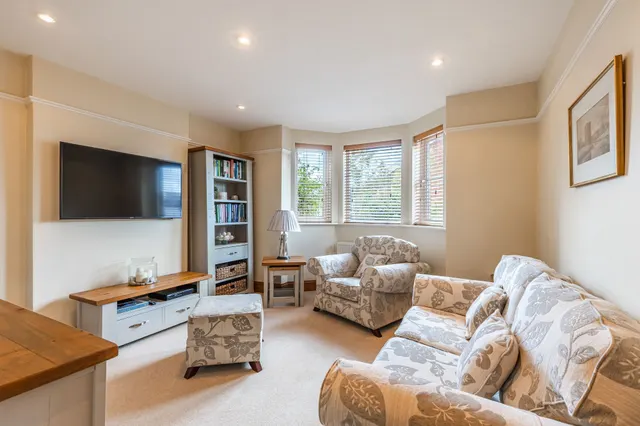 Four Bedroom Beautifully Renovated Hi, photo 3