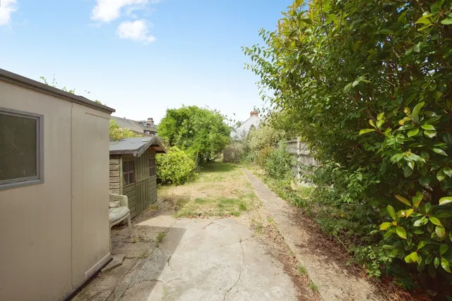 Photo 2 — Palm Road, Romford, RM7