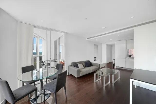 Wandsworth Road, Nine Elms, SW8, photo 3
