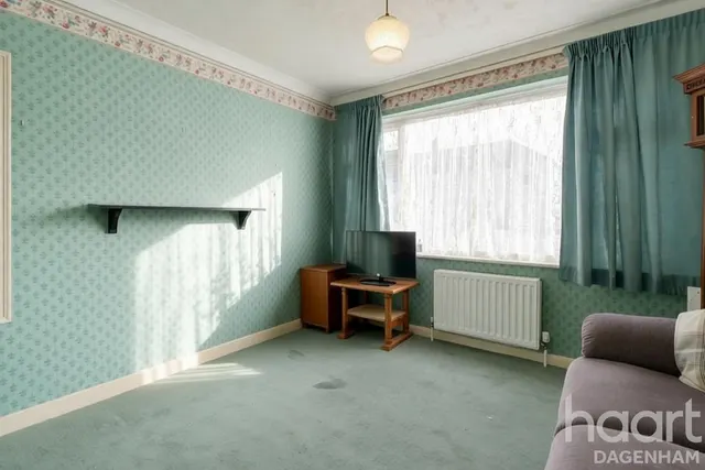 Western Avenue, Dagenham, RM10, photo 3