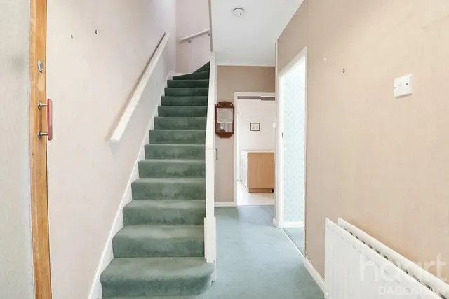 Western Avenue, Dagenham, RM10, photo 2