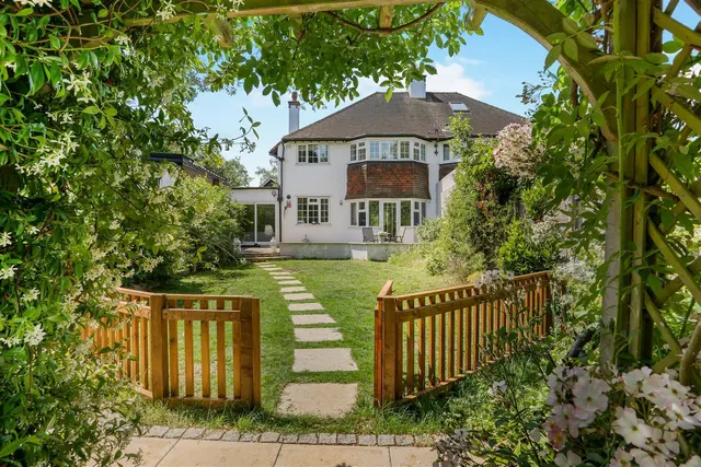 Queens Acre, Cheam Village, SM3, photo 2