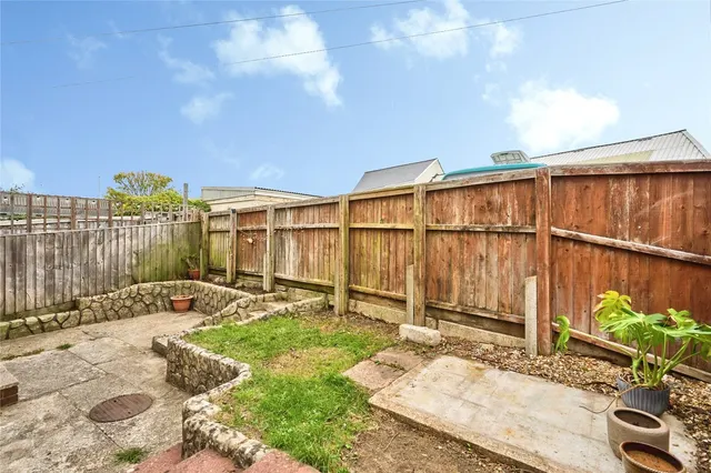 Avenue Road, Sandown, PO36, photo 2