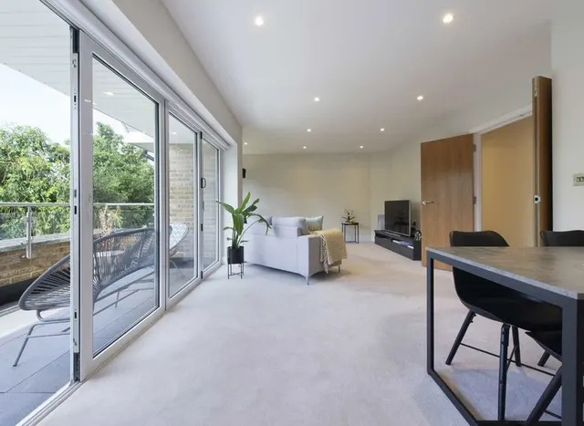Photo 2 — Calshot Way, Enfield, EN2