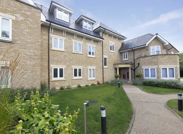 Calshot Way, Enfield, EN2, photo 1
