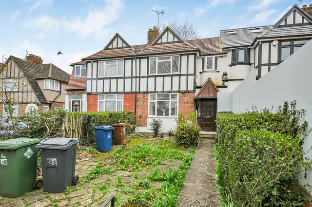 Kenton Lane, Harrow, HA3, photo 1