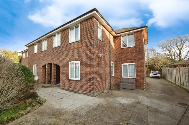 Bracklesham Road, Hayling Island, PO11, photo 1