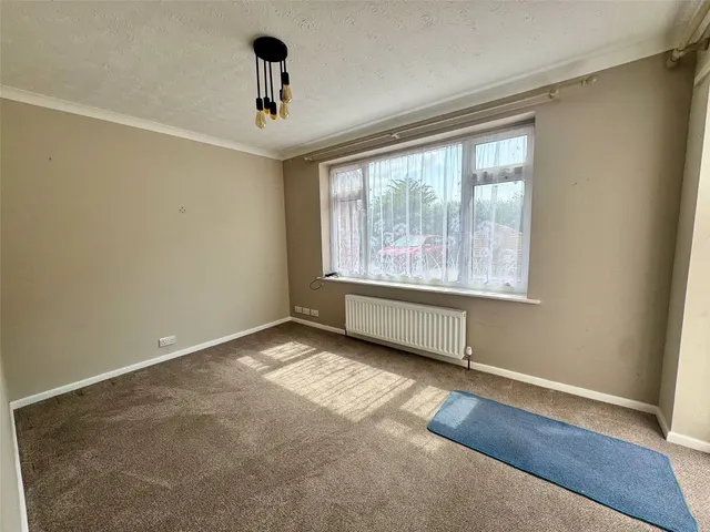 Bracklesham Road, Hayling Island, PO11, photo 3