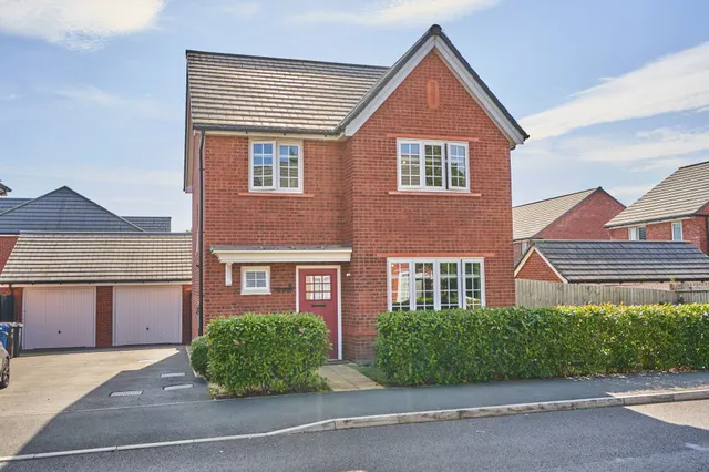 Oak Green Road, Lowton, Warrington, WA3 2UH, photo 1