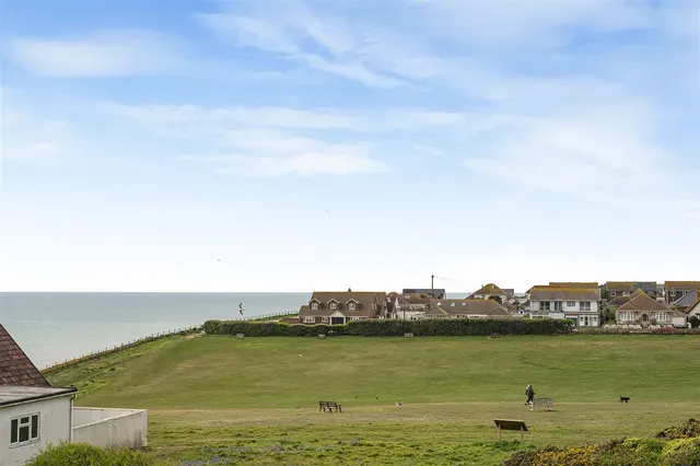 Roderick Avenue, Peacehaven, photo 1
