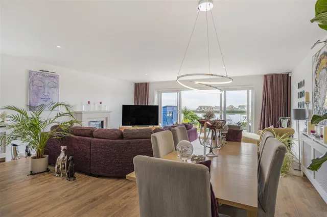 Roderick Avenue, Peacehaven, photo 3