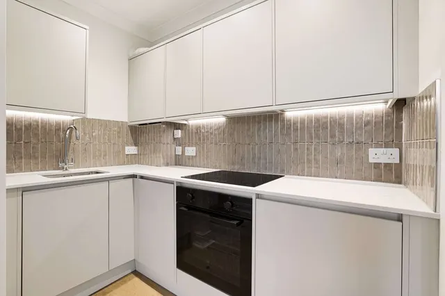 Photo 3 — Strathmore Gardens, London, W8 4RZ