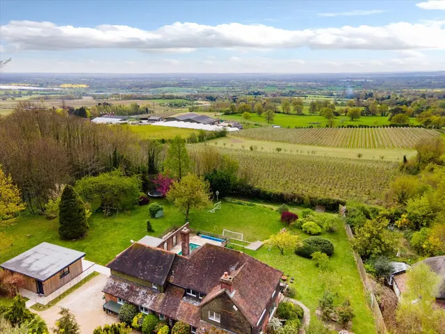 Hunton Hill, Hunton, ME15, photo 2