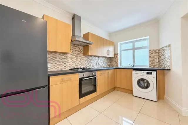 Raynor Close, Southall, UB1, photo 2