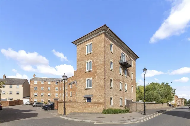 Crowell Mews, Aylesbury, HP19, photo 1
