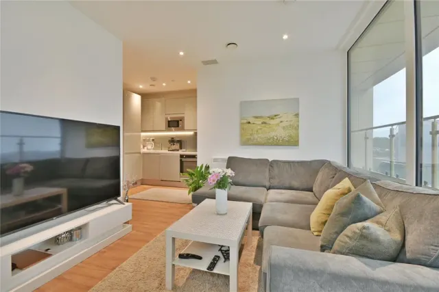 West Gate, Ealing, London, W5, photo 1