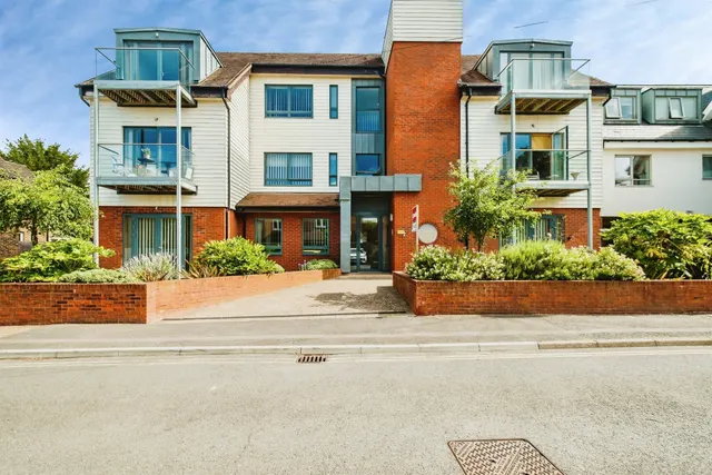 Denne Parade, Horsham, photo 1