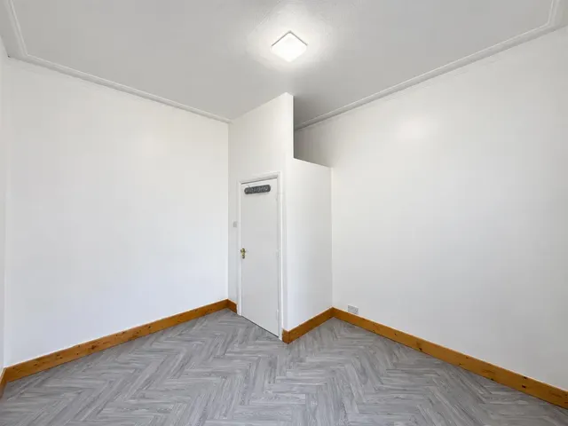 bed Maisonette To LetMaswell Park Crescent, Hounslow, TW3, photo 3