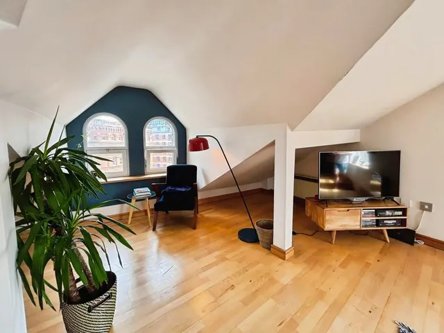 Bridge End, LS1, photo 3