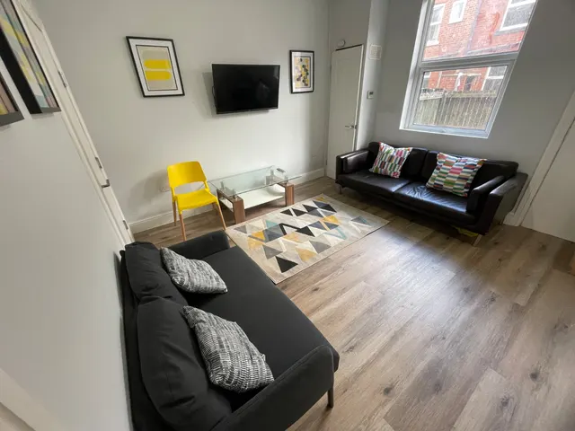 School View, Hyde Park, LS6, photo 1