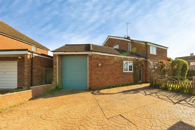 Photo 2 — Capshill Avenue, Leighton Buzzard