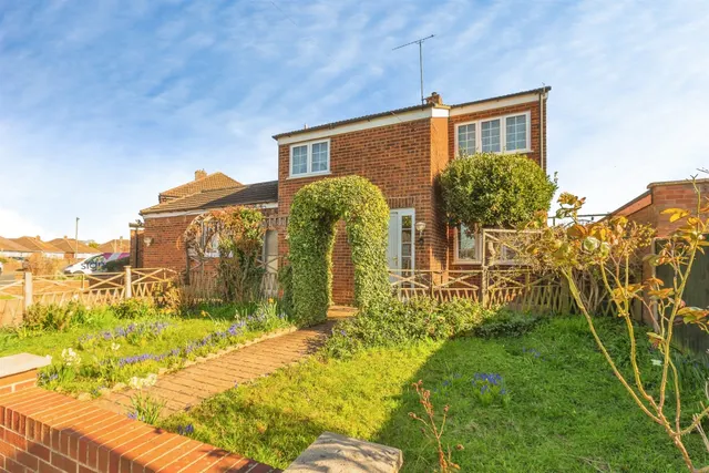 Capshill Avenue, Leighton Buzzard, photo 1