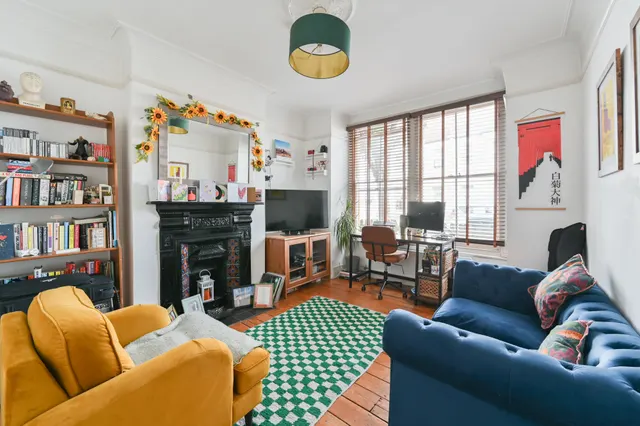 Photo 2 — 47 Khartoum Road, London