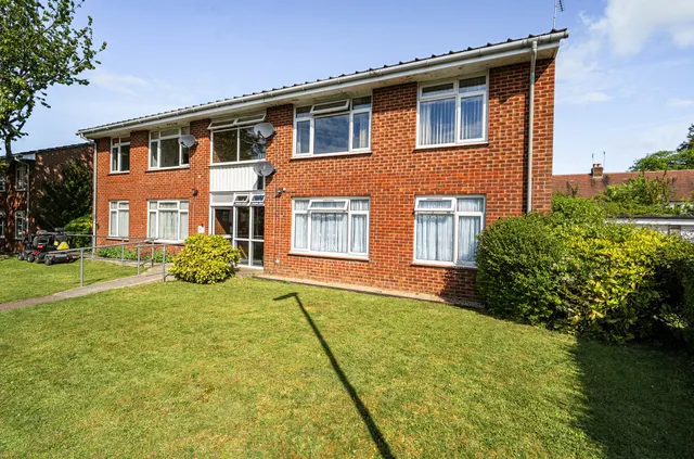 Ashburton Close, Alresford, SO24, photo 1