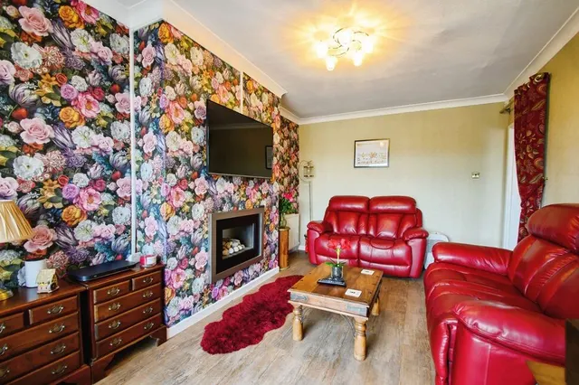Cornwall Drive, Bury, BL9, photo 3