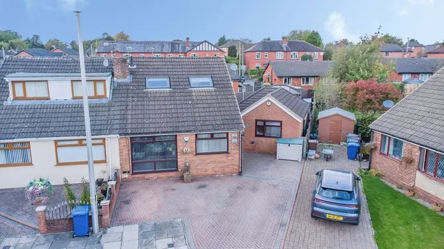 Cornwall Drive, Bury, BL9, photo 1