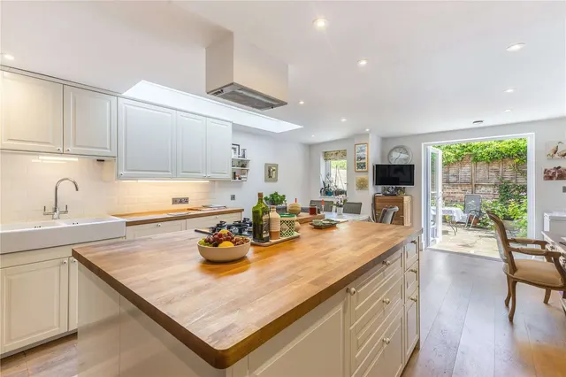 Photo 2 — Foskett Road, Fulham, London, SW6 3LY