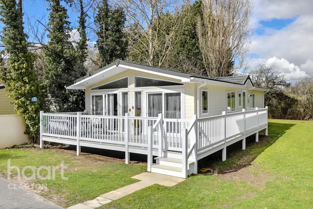 Clacton Road, Clacton-On-Sea, CO16, photo 1
