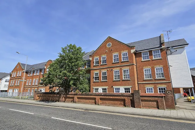 Florey Gardens, Aylesbury, photo 1
